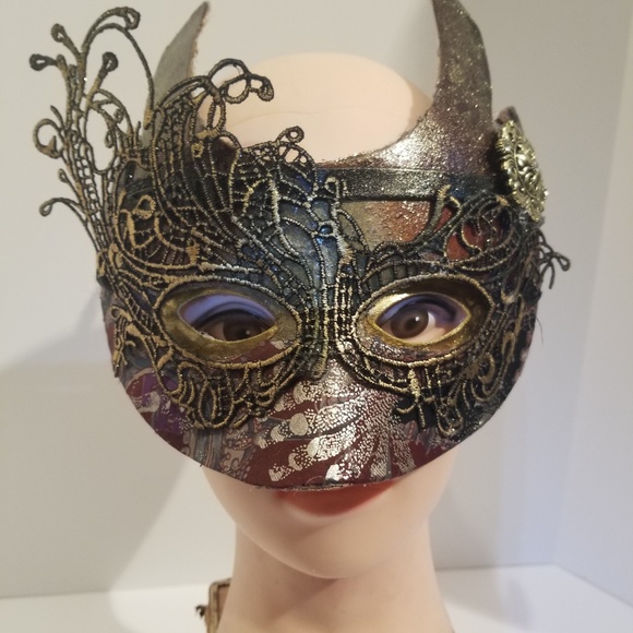 908 Mardi Gras mask - Picture 2 of 2